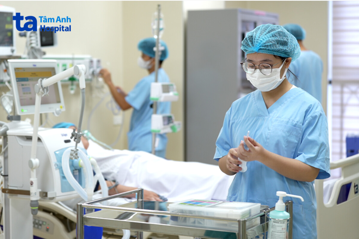 Người bệnh được theo dõi, hồi sức và chăm sóc sau mổ trong môi trường kiểm soát nhiễm khuẩn nghiêm ngặt