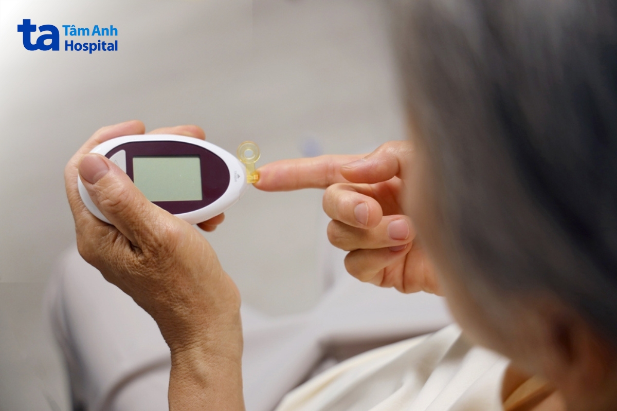 người già bị rối loạn đường huyết có nguy cơ hạ đường huyết cao