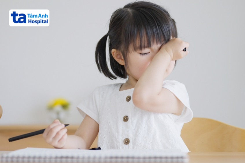 nguyên nhân gây viễn thị bẩm sinh