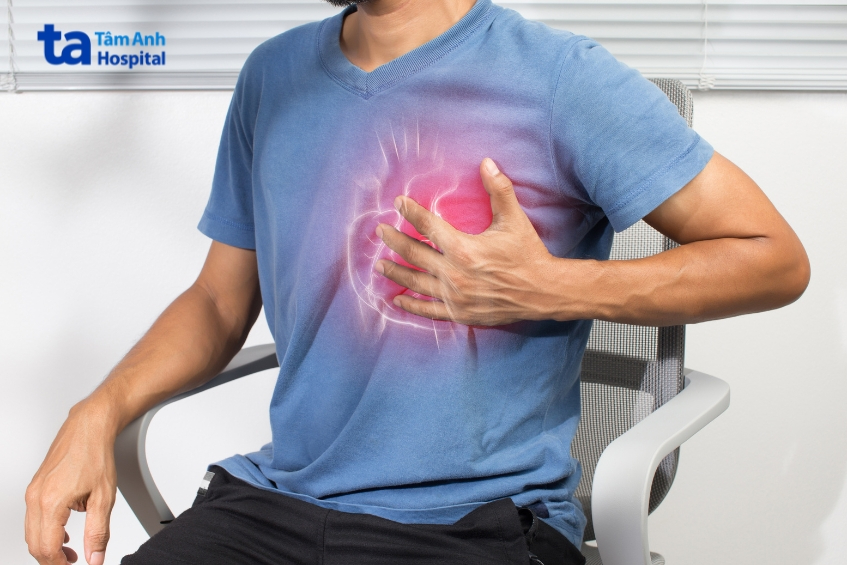 ổ cặn màng phổi kéo dài có thể làm tăng nguy cơ suy tim và các biến chứng tim mạch liên quan