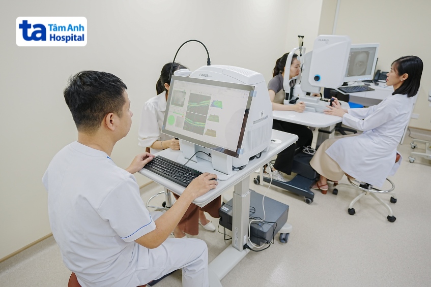 phân biệt mắt cận và mắt lão