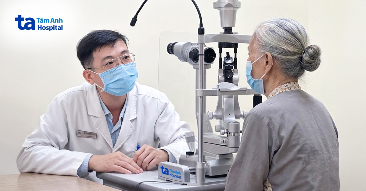 Phù hoàng điểm do biến chứng bệnh võng mạc