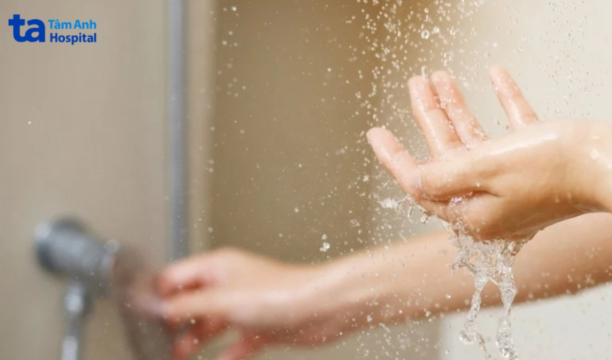 Sốt Siêu Vi Nên Tắm Bằng Nước Ấm