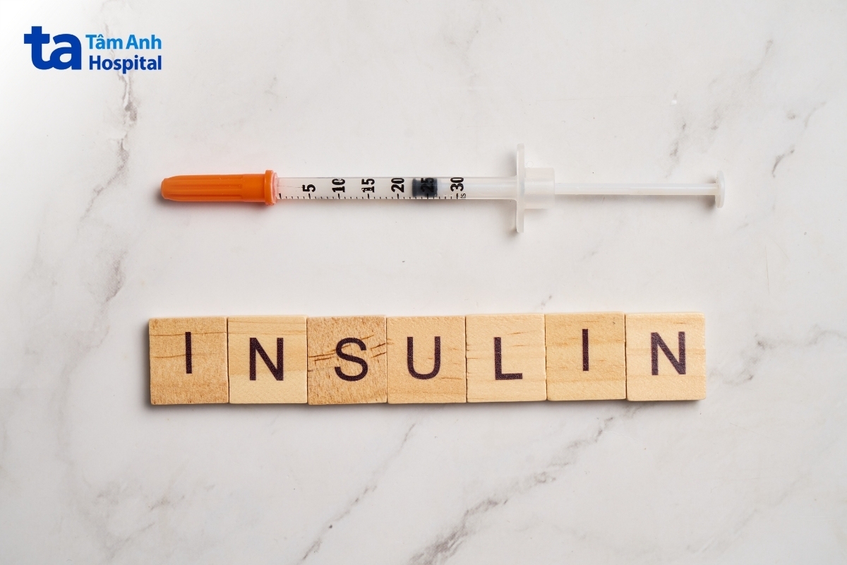 sử dụng insulin không đúng chỉ định, tiêm quá liều hoặc nhầm lẫn liều dùng có thể làm tăng nồng độ insulin trong máu