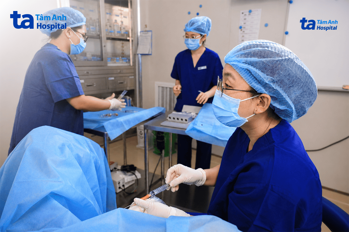 ths.bs giang huỳnh như hút noãn cho chị thùy