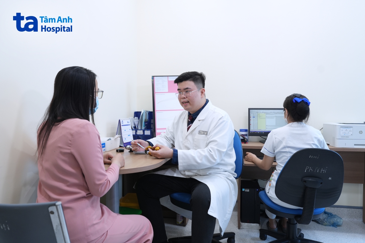 ths.bs đỗ tiến sơn tư vấn cho phụ huynh hướng theo dõi cho trẻ dậy thì sớm