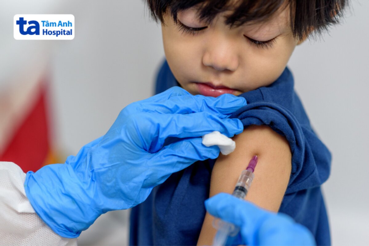 tiêm vắc xin ngừa virus truyền nhiễm