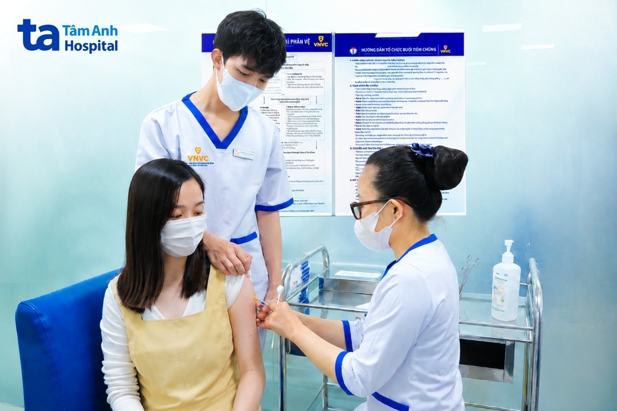 tiêm vắc xin
