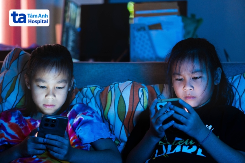 triệu chứng viễn thị bẩm sinh