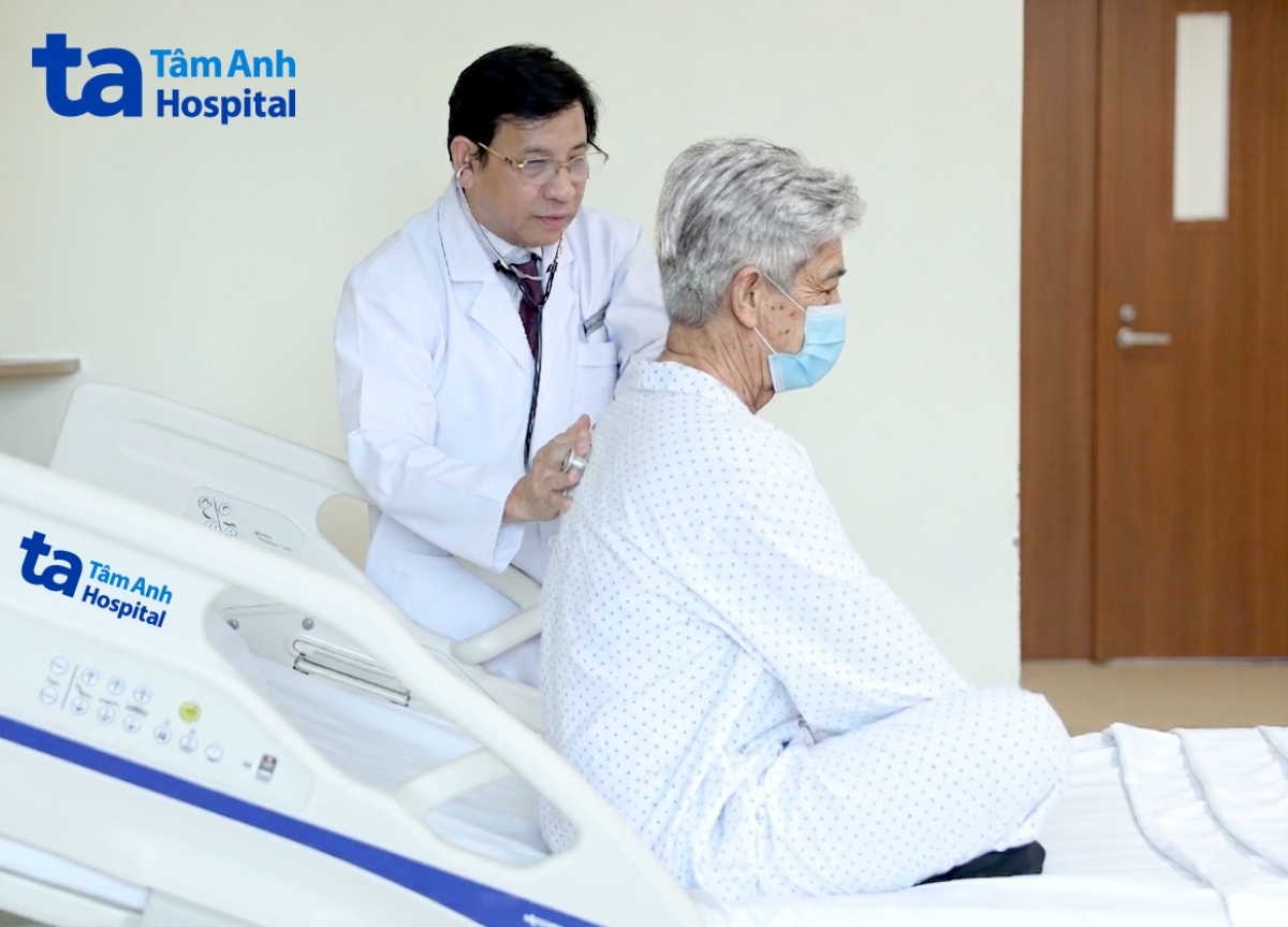 ts.bs lâm văn hoàng kiểm tra sức khỏe của ông vinh