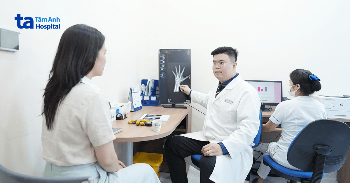 Ức chế hormone cho bé gái 8 tuổi dậy thì sớm