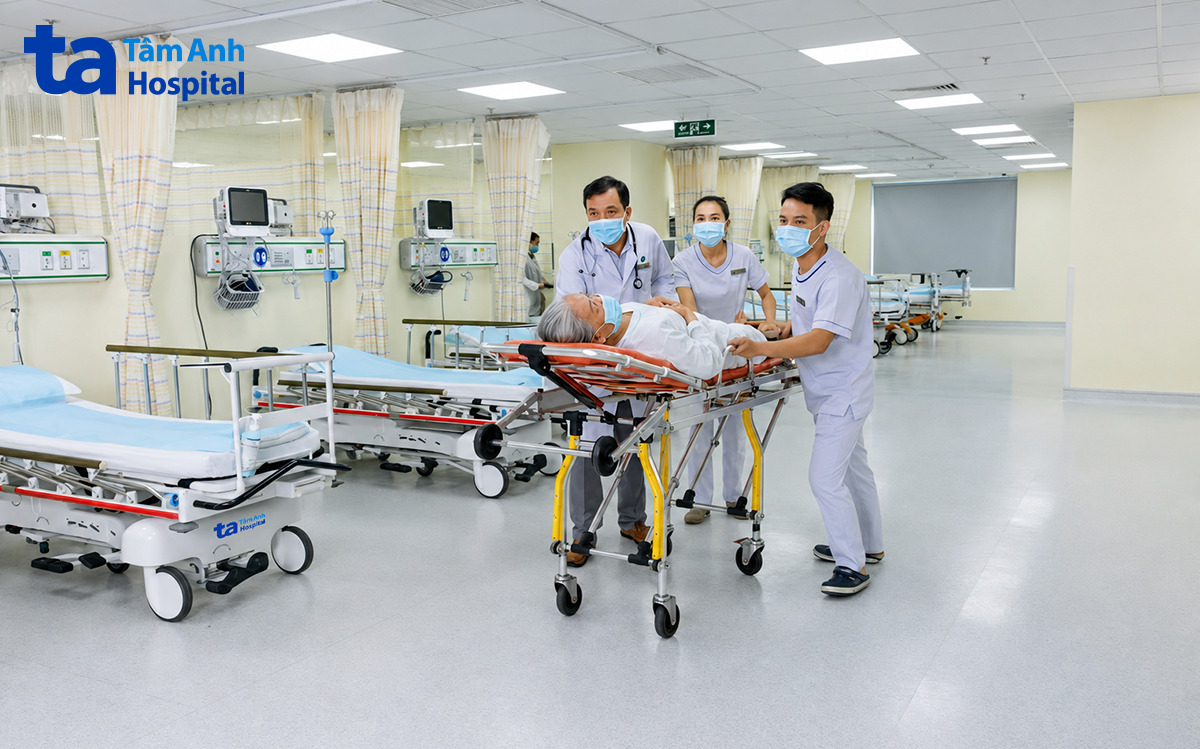 ưu tiên cấp cứu cho bà tâm