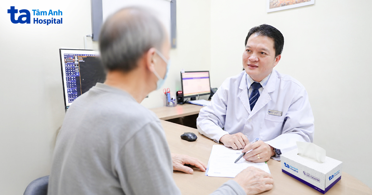 Zona tái phát khiến cánh tay phủ kín bóng nước