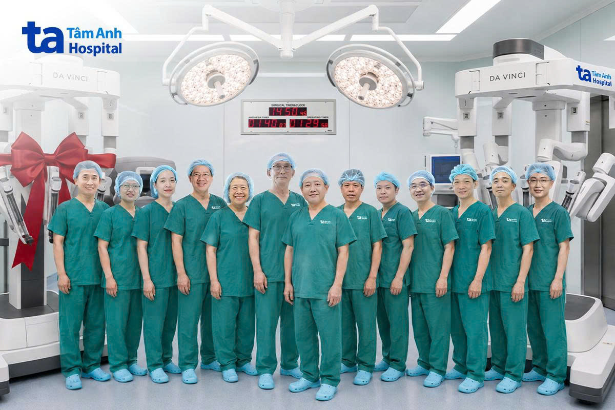 ảnh đội ngũ bác sĩ trung tâm tiết niệu thận học