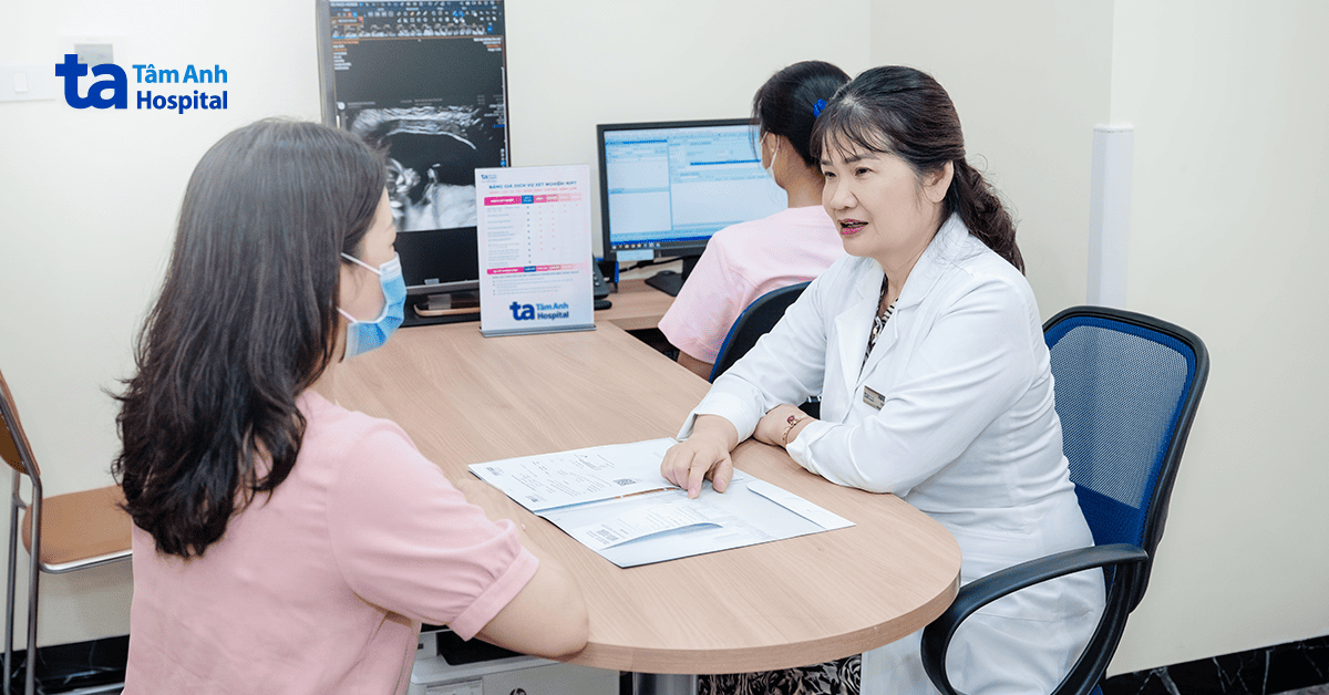 Áp xe vùng kín sau tiêm silicon làm đầy hõm hông