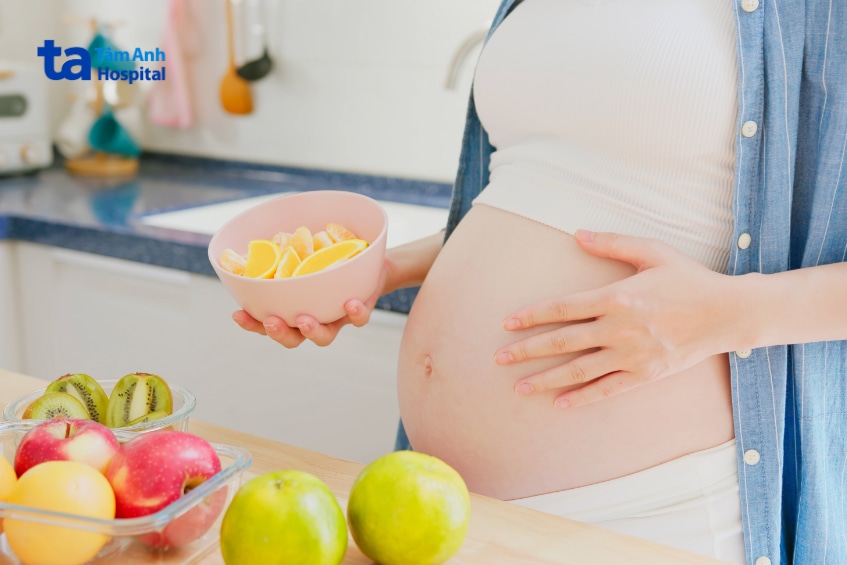 Bà bầu ăn đa dạng trái cây để cân đối dinh dưỡng thai kỳ