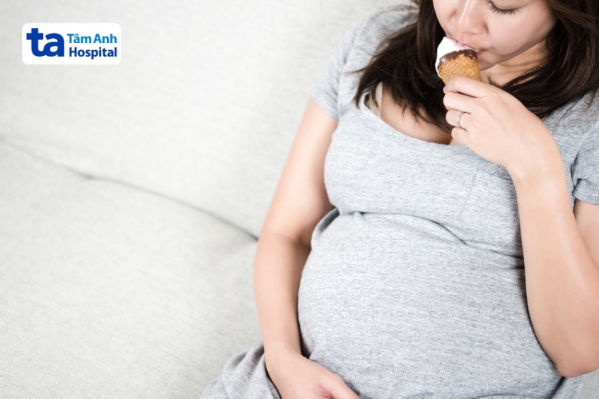 Bà bầu có thể ăn kem với lượng vừa phải và đảm bảo an toàn.
