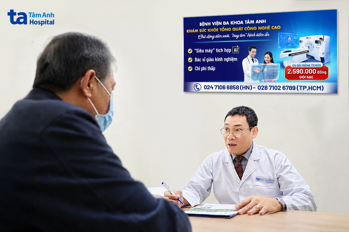 bác sĩ hoàng tư vấn cho người bệnh