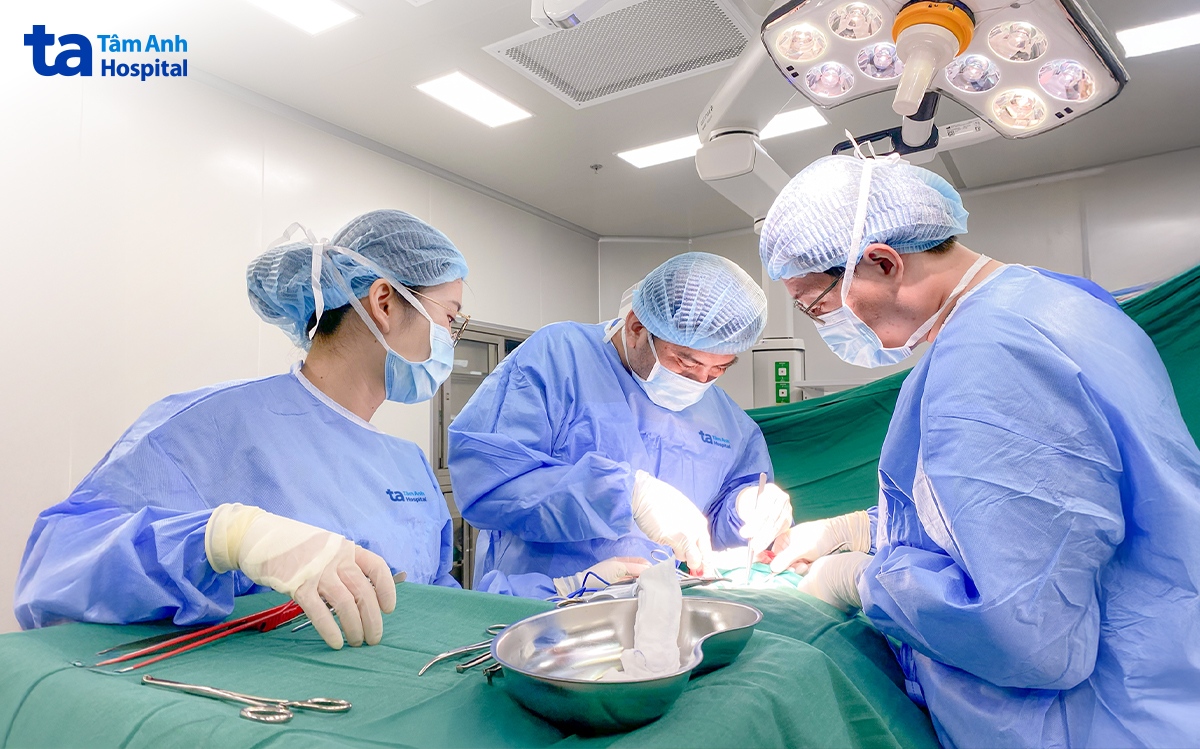 bác sĩ phẫu thuật ung thư tuyến giáp