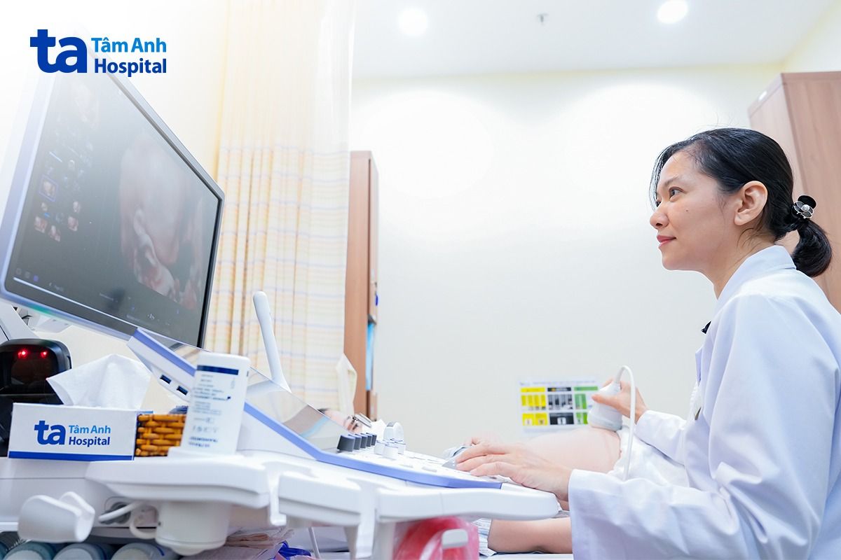 bác sĩ phương siêu âm cho thai phụ