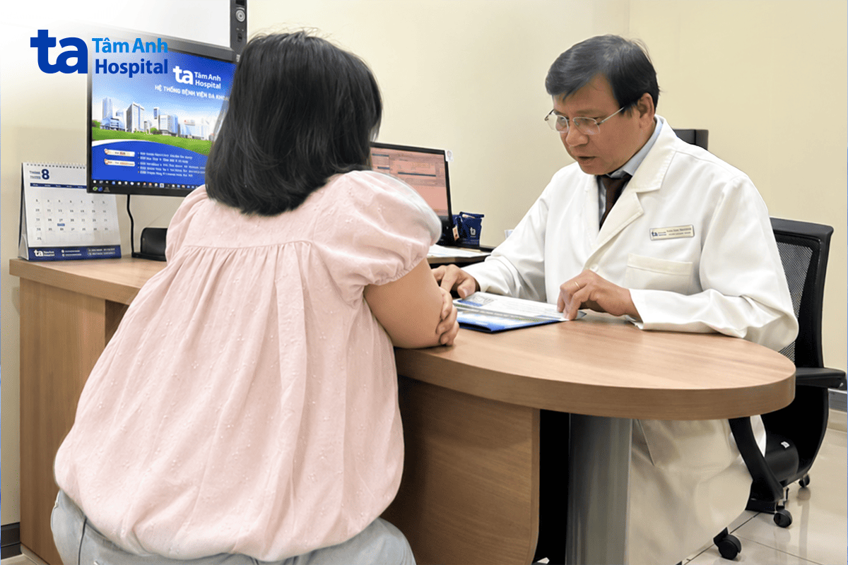 bác sĩ tư vấn cho lan