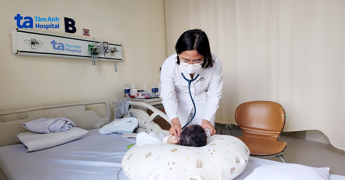 Bé gái viêm phổi nặng do đồng nhiễm Covid-19 và tụ cầu vàng