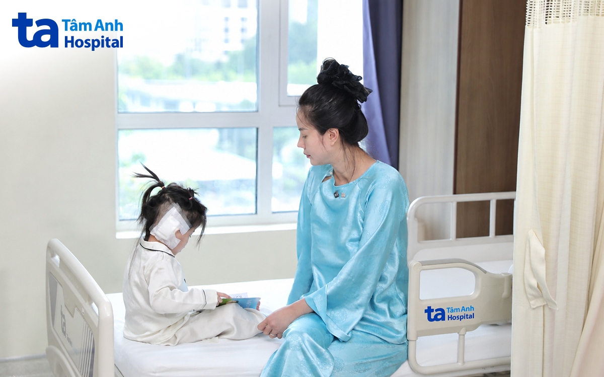 bé Kỳ sau phẫu thuật