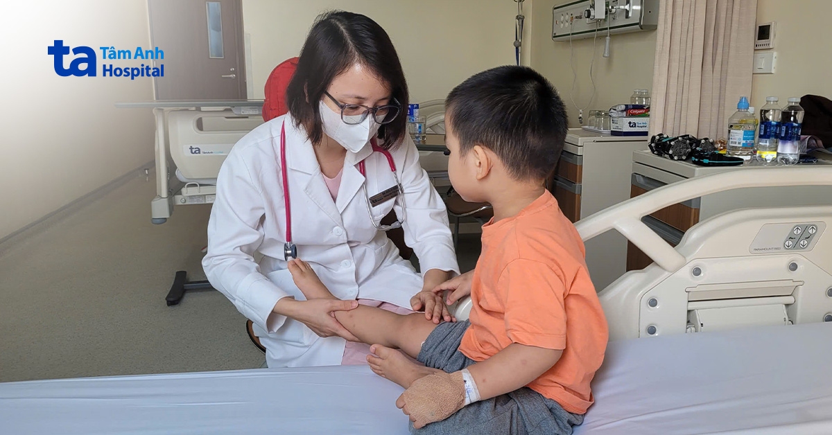 Bé trai 3 tuổi viêm xương tủy