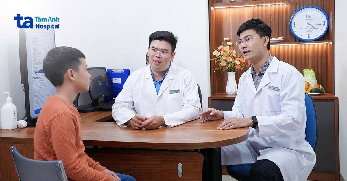 Bé trai chậm tăng chiều cao trong 3 năm