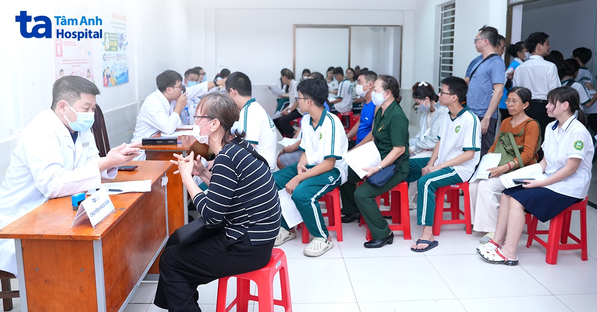 Bệnh viện Đa khoa Tâm Anh khám sức khỏe cho hơn 200 người dân phường Tân Sơn Hòa