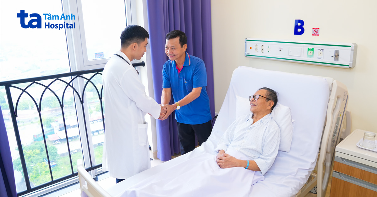 Can thiệp hẹp mạch vành phức tạp nhờ thiết bị hỗ trợ thất trái iVAC