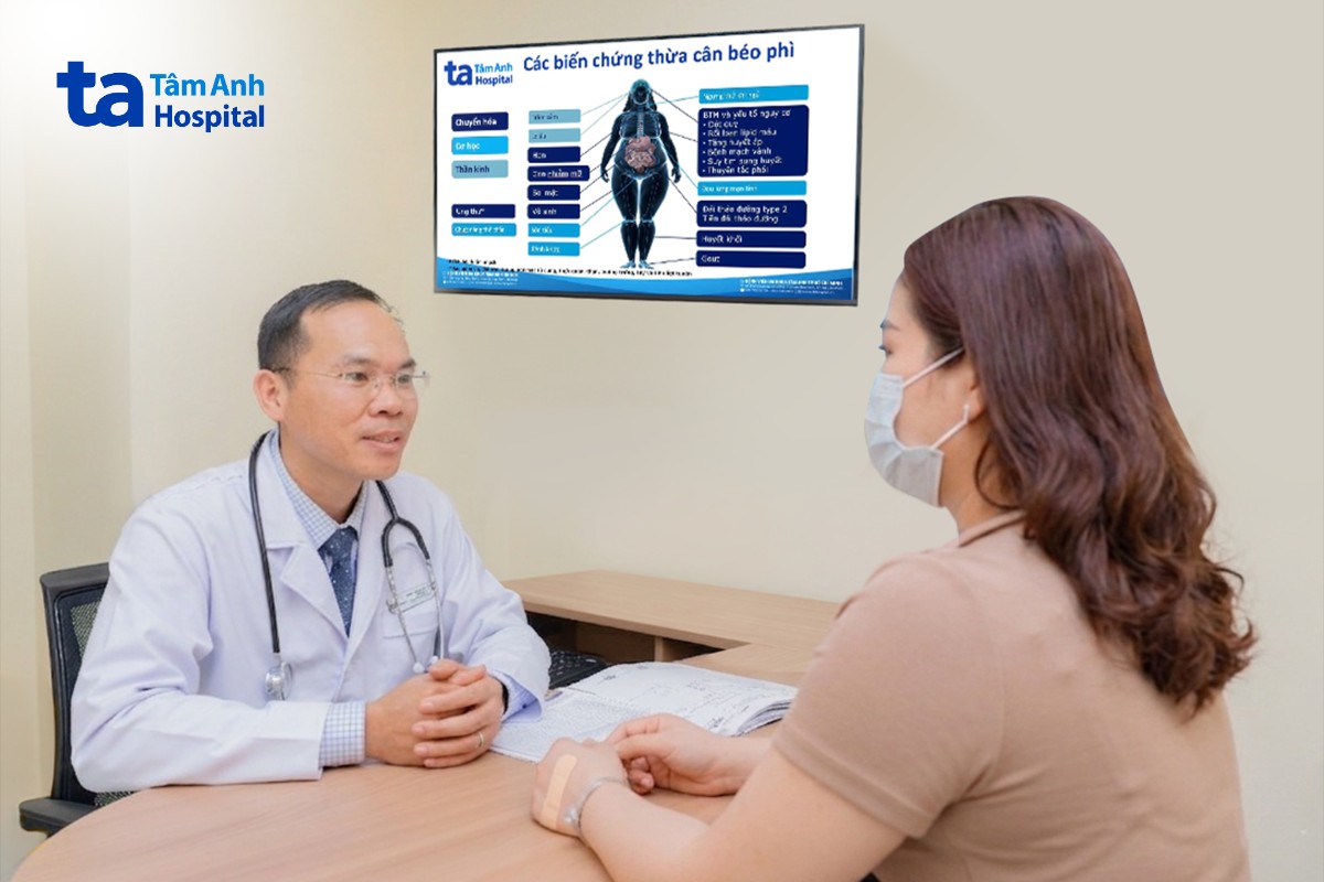 chị Hoàn tái khám với bác sĩ