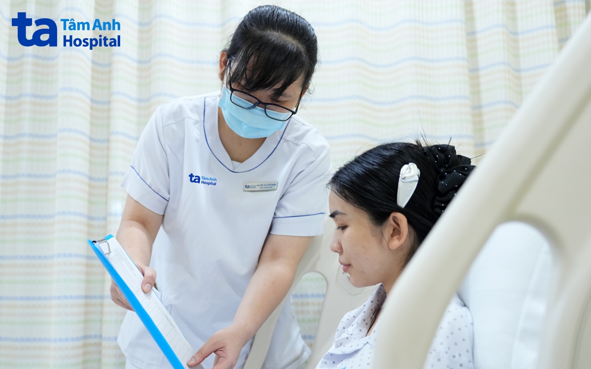 chị Như được điều dưỡng tư vấn