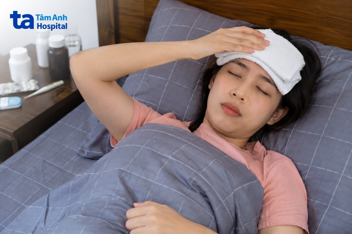 sốt nên chườm khăn ấm