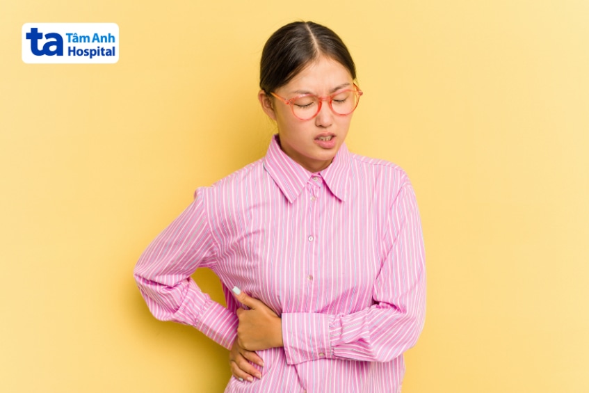 Đau vùng hạ sườn phải có thể gặp ở người bị u Klatskin.