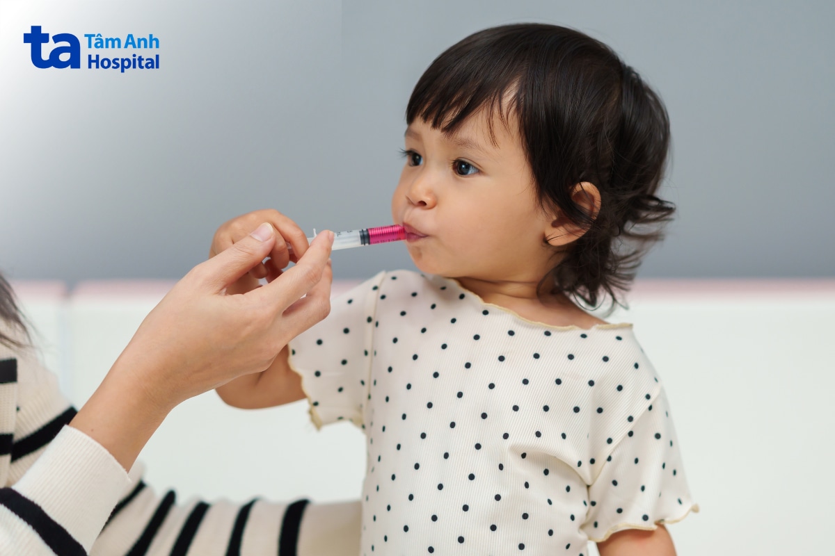 Cân nhắc đổi dạng thuốc khi trẻ khó uống hoặc thường xuyên bị nôn.