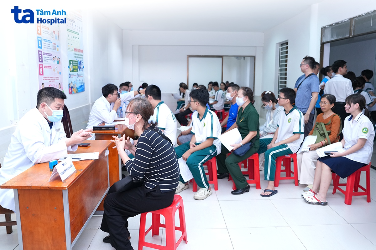 Đông đảo người dân phường Tân Sơn Hòa tham gia đợt khám sức khỏe đầu tiên