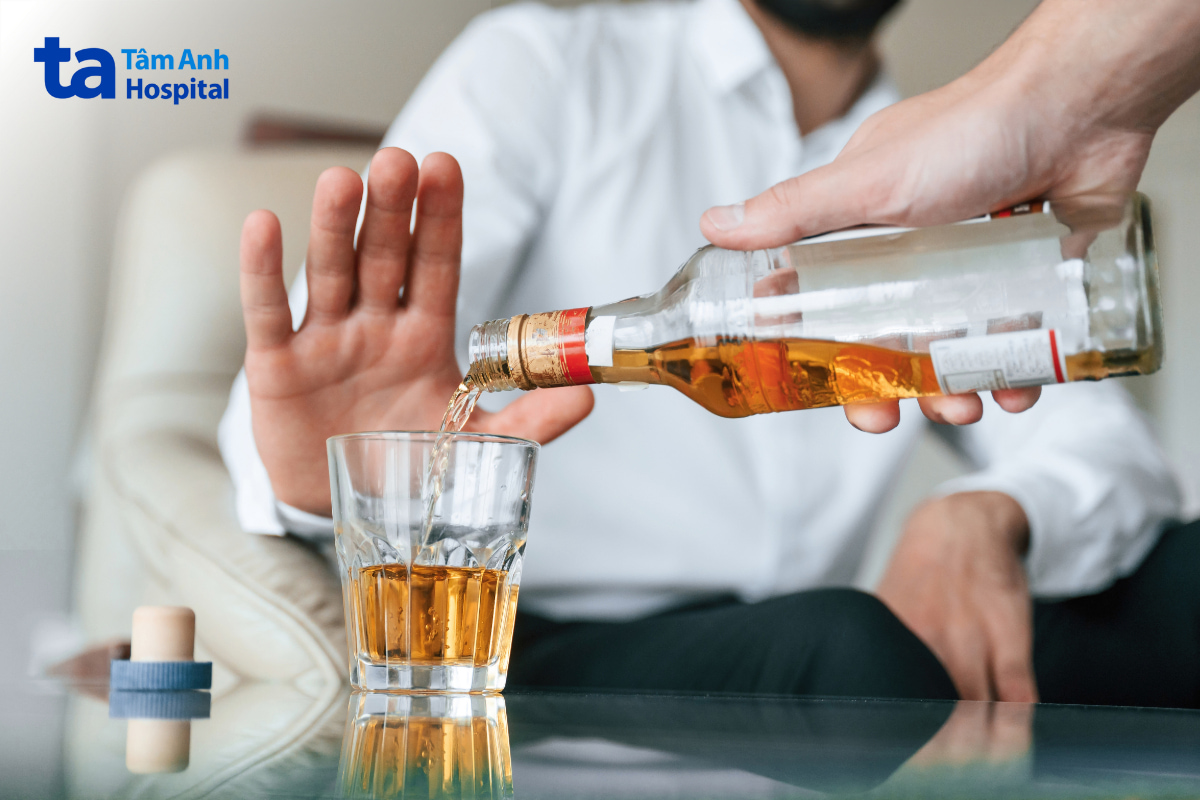 Hạn chế rượu bia góp phần bảo vệ sức khỏe gan mật.