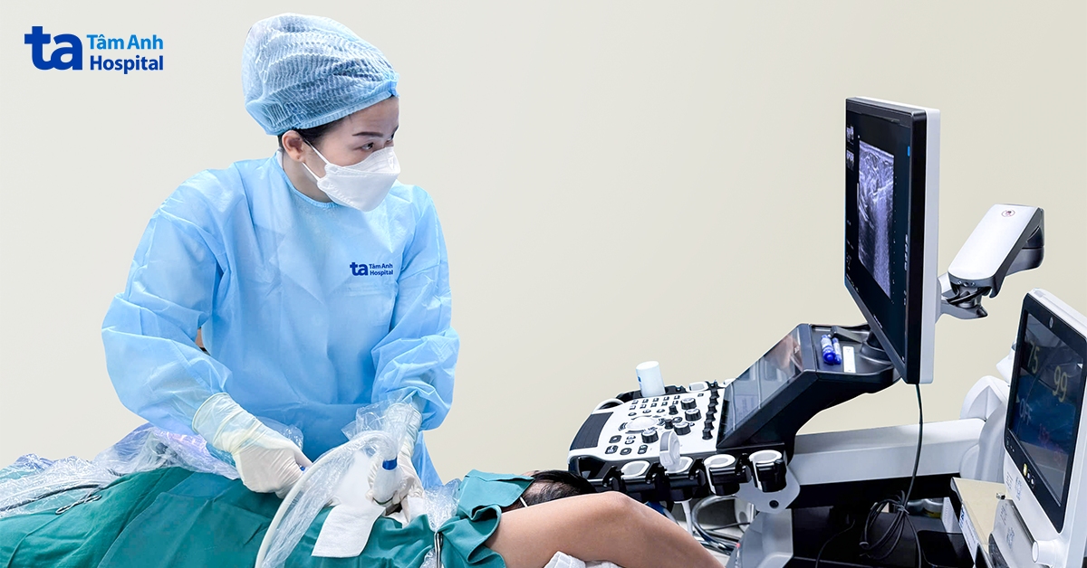 Lấy trọn u vú cho cô gái 20 tuổi bằng kỹ thuật hút chân không