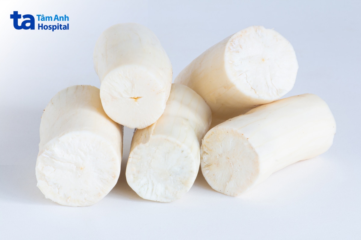 Sắn cần được sơ chế và nấu chín kỹ trước khi mẹ bầu ăn.