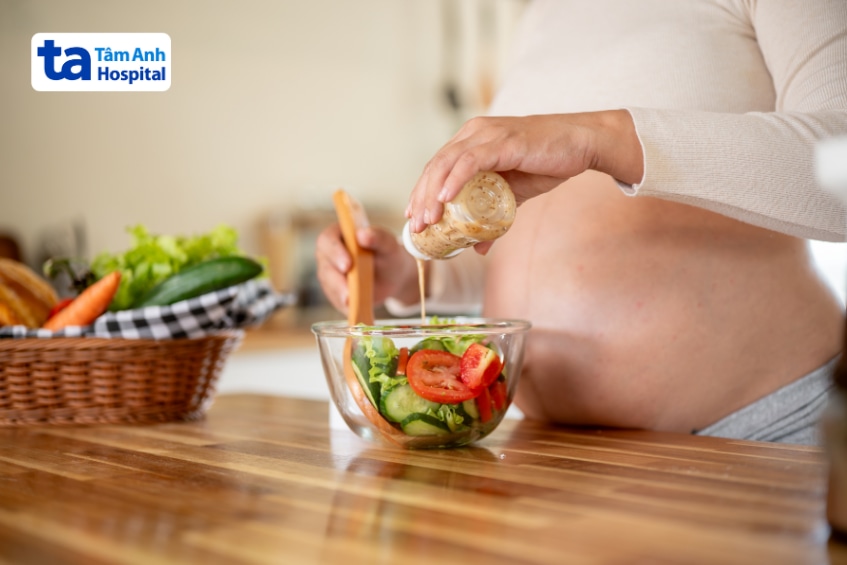 Mẹ bầu có thể kết hợp dưa leo với nhiều loại rau củ khác.