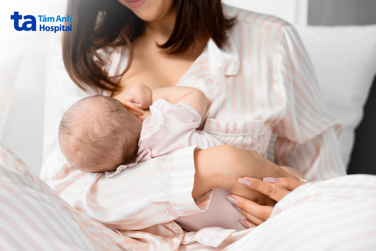 mẹ cần cho con bú để tăng cường đề kháng