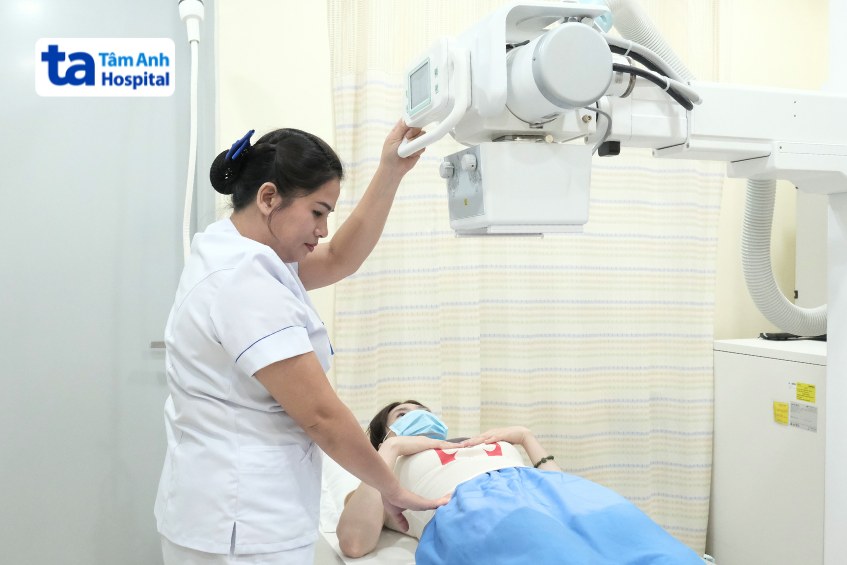 Người Bệnh Được Chụp Xquang