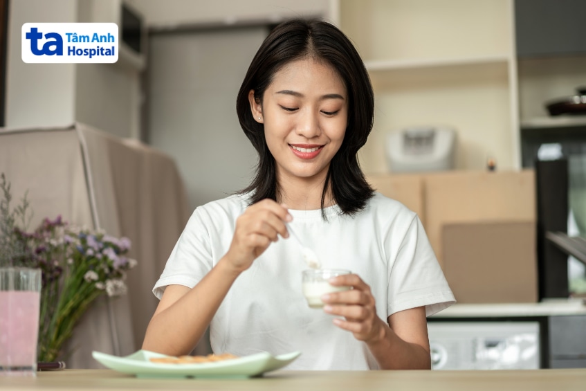 Người bệnh mỡ máu ăn sữa chua với lượng phù hợp.