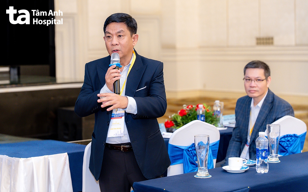 Những bài báo cáo ấn tượng về chủ đề robot AI thay khớp tại Hội nghị Khoa học thường niên 31