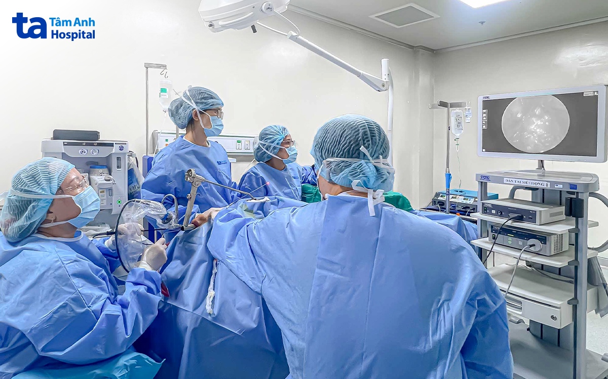 nội soi laser cắt u thanh quản