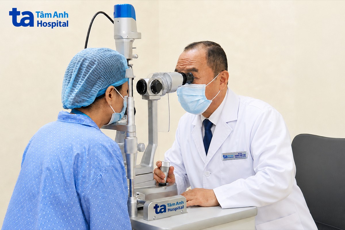 phó giáo sư nguyễn thanh nam kiểm tra cho bà lương