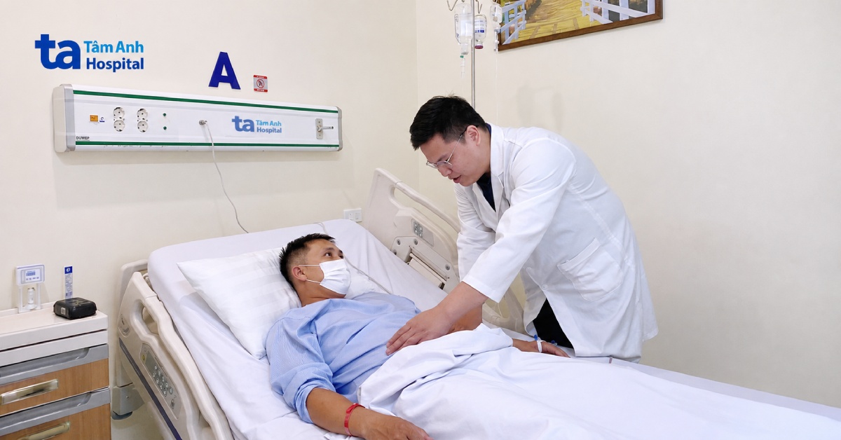 Sỏi kẹt ở niệu quản và hai thận người đàn ông