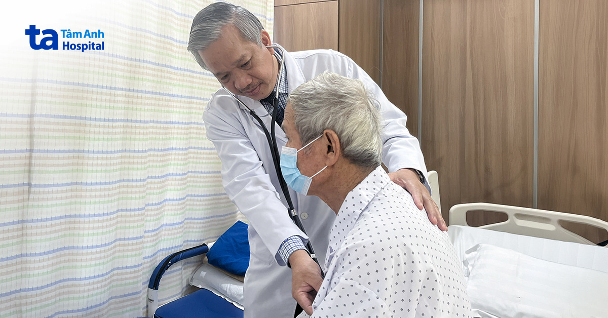 Tắc nghẽn hệ mạch máu nuôi tim sau 50 năm hút thuốc lá