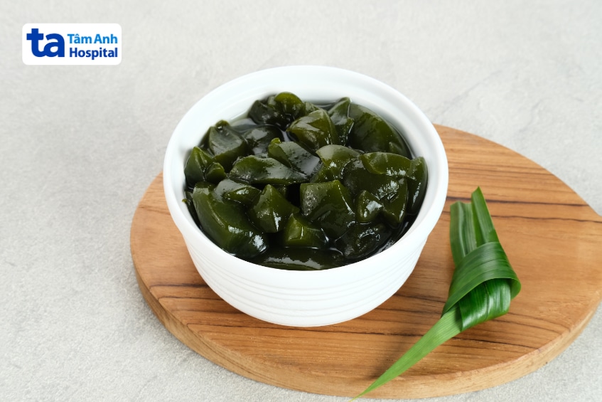 Sương sâm xanh được chế biến thành thạch mềm dùng làm món giải khát.